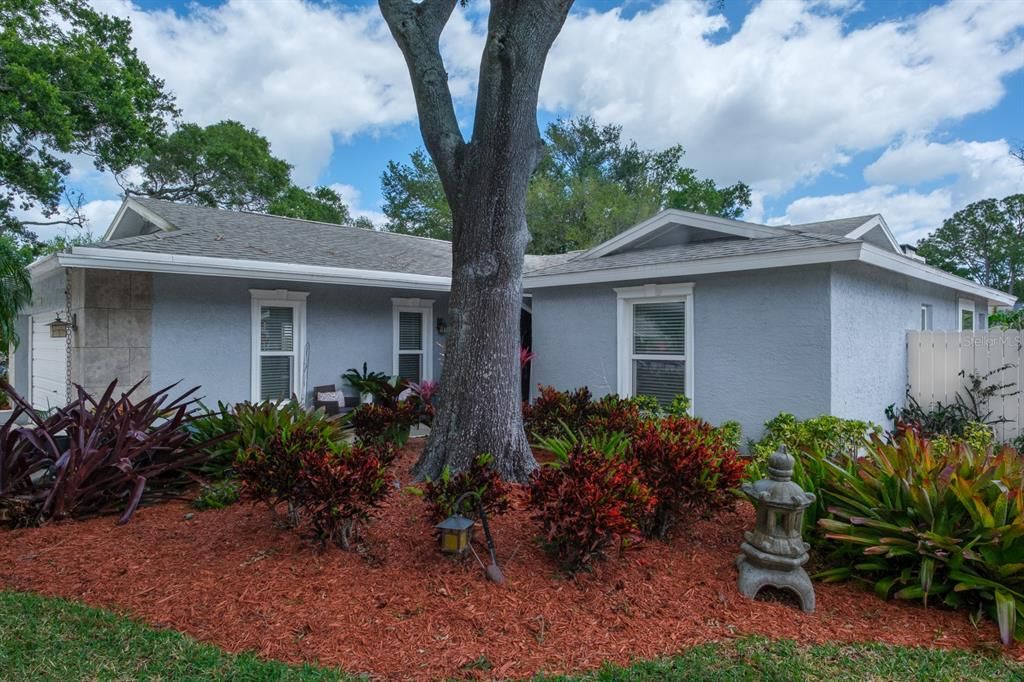 Active With Contract: $549,900 (3 beds, 2 baths, 1563 Square Feet)