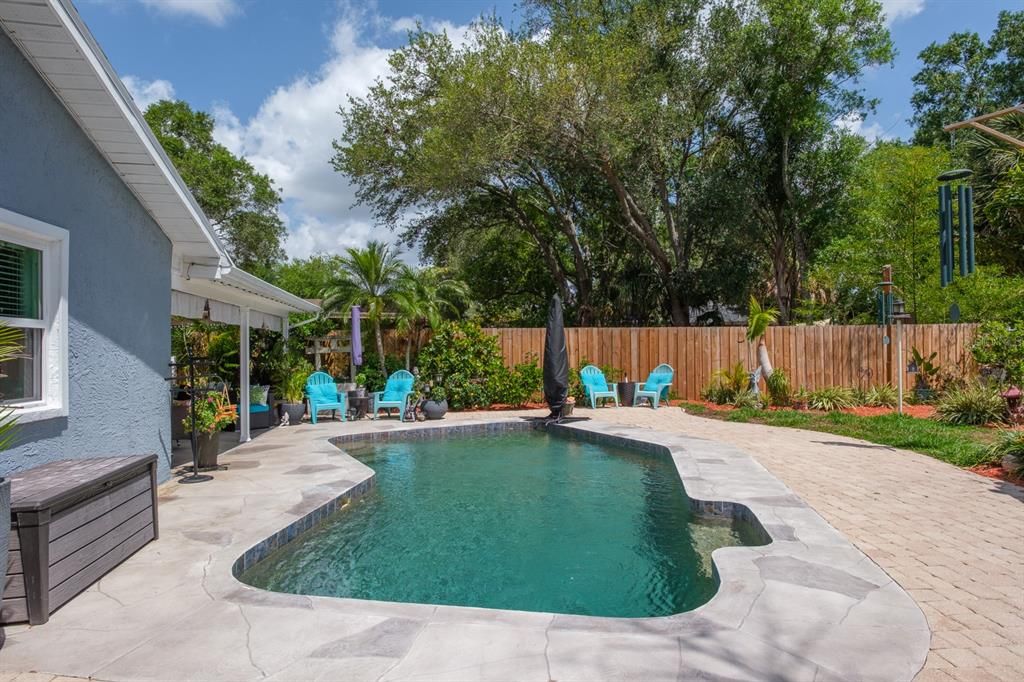 Active With Contract: $549,900 (3 beds, 2 baths, 1563 Square Feet)