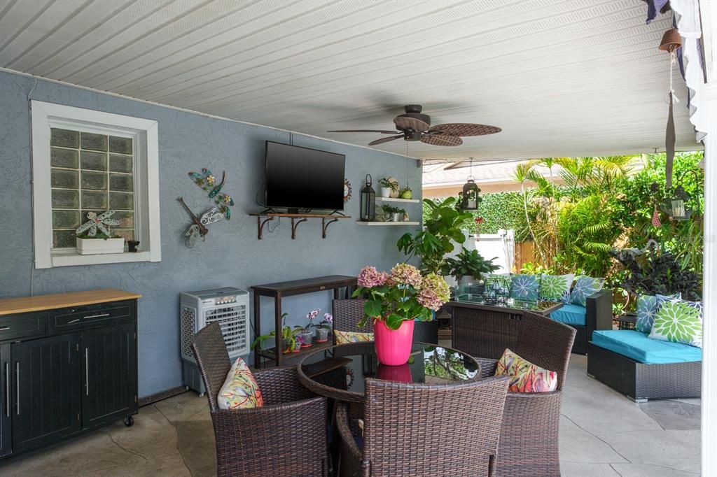 Active With Contract: $549,900 (3 beds, 2 baths, 1563 Square Feet)