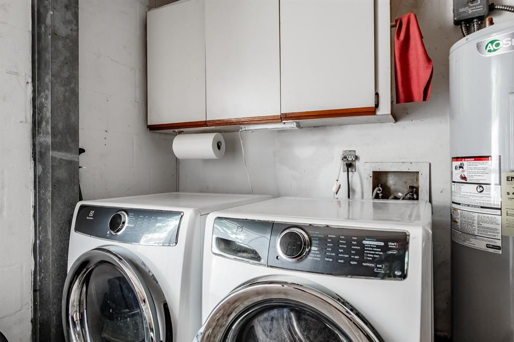 Active With Contract: $549,900 (3 beds, 2 baths, 1563 Square Feet)