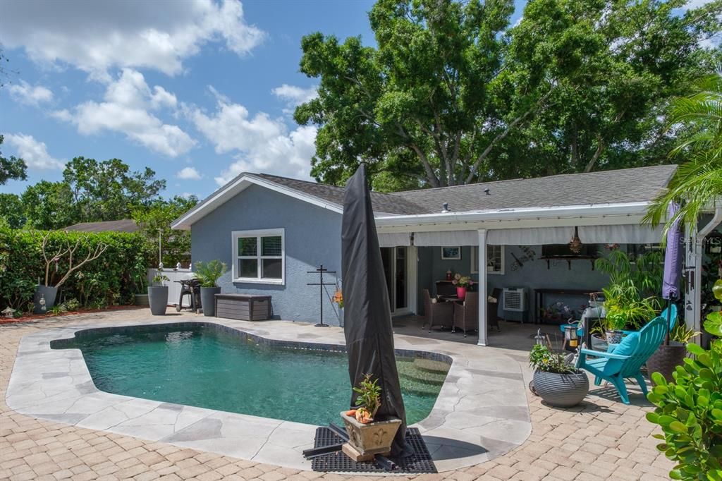 Active With Contract: $549,900 (3 beds, 2 baths, 1563 Square Feet)