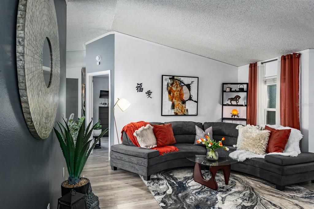 Active With Contract: $549,900 (3 beds, 2 baths, 1563 Square Feet)