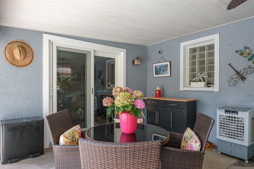Active With Contract: $549,900 (3 beds, 2 baths, 1563 Square Feet)