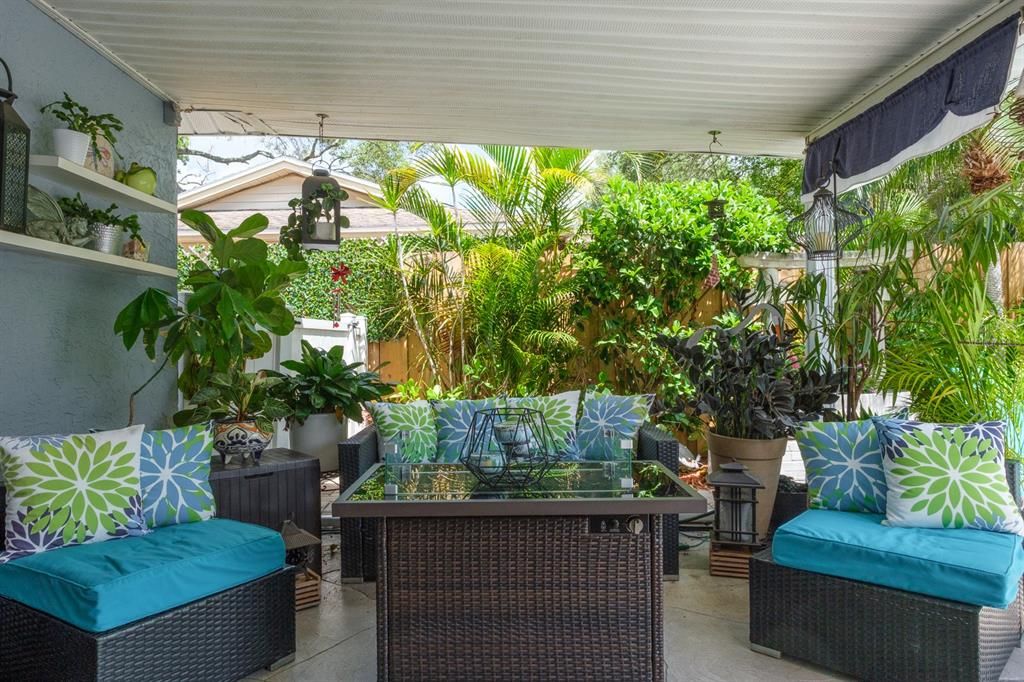 Active With Contract: $549,900 (3 beds, 2 baths, 1563 Square Feet)