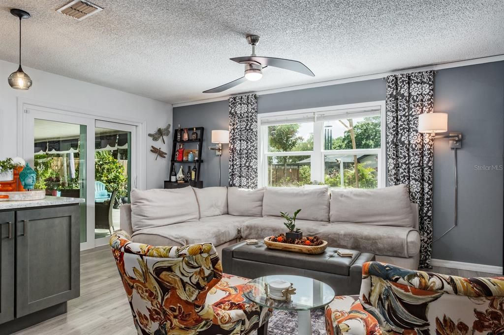 Active With Contract: $549,900 (3 beds, 2 baths, 1563 Square Feet)