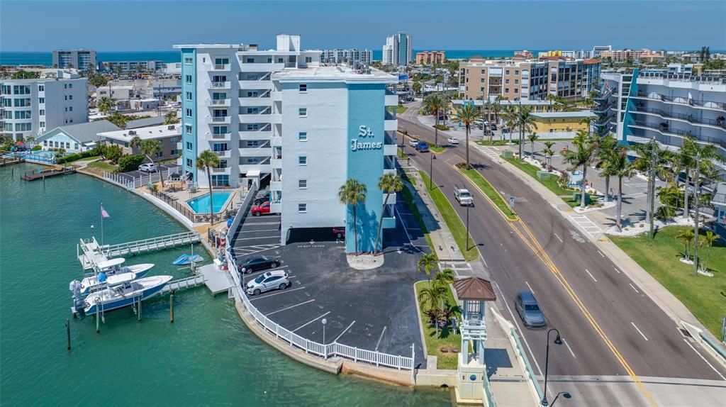 For Sale: $429,000 (2 beds, 2 baths, 1055 Square Feet)