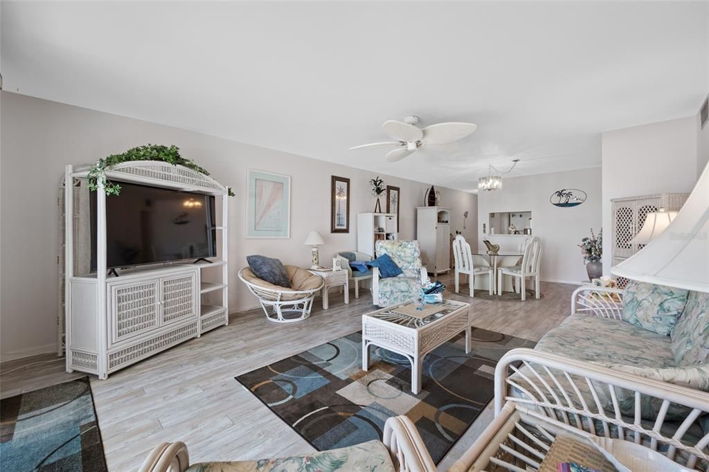 For Sale: $429,000 (2 beds, 2 baths, 1055 Square Feet)