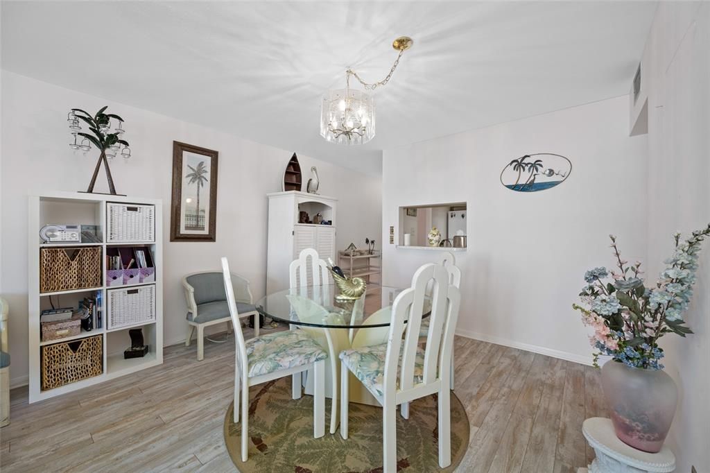 For Sale: $429,000 (2 beds, 2 baths, 1055 Square Feet)