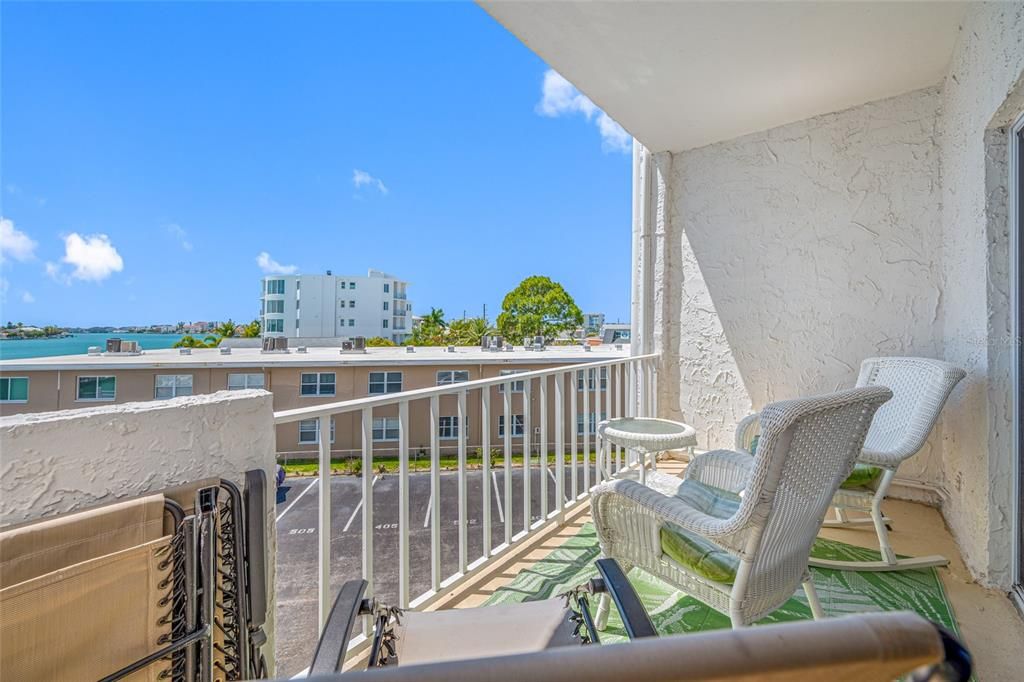 For Sale: $429,000 (2 beds, 2 baths, 1055 Square Feet)