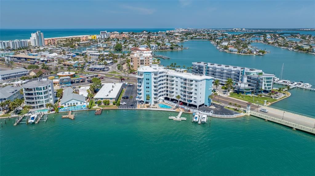 For Sale: $429,000 (2 beds, 2 baths, 1055 Square Feet)
