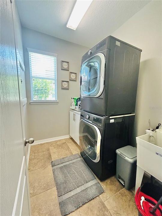 En Venta: $579,900 (4 camas, 3 baños, 2890 Pies cuadrados)