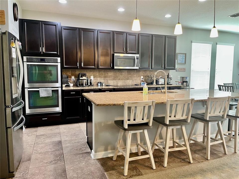 En Venta: $579,900 (4 camas, 3 baños, 2890 Pies cuadrados)