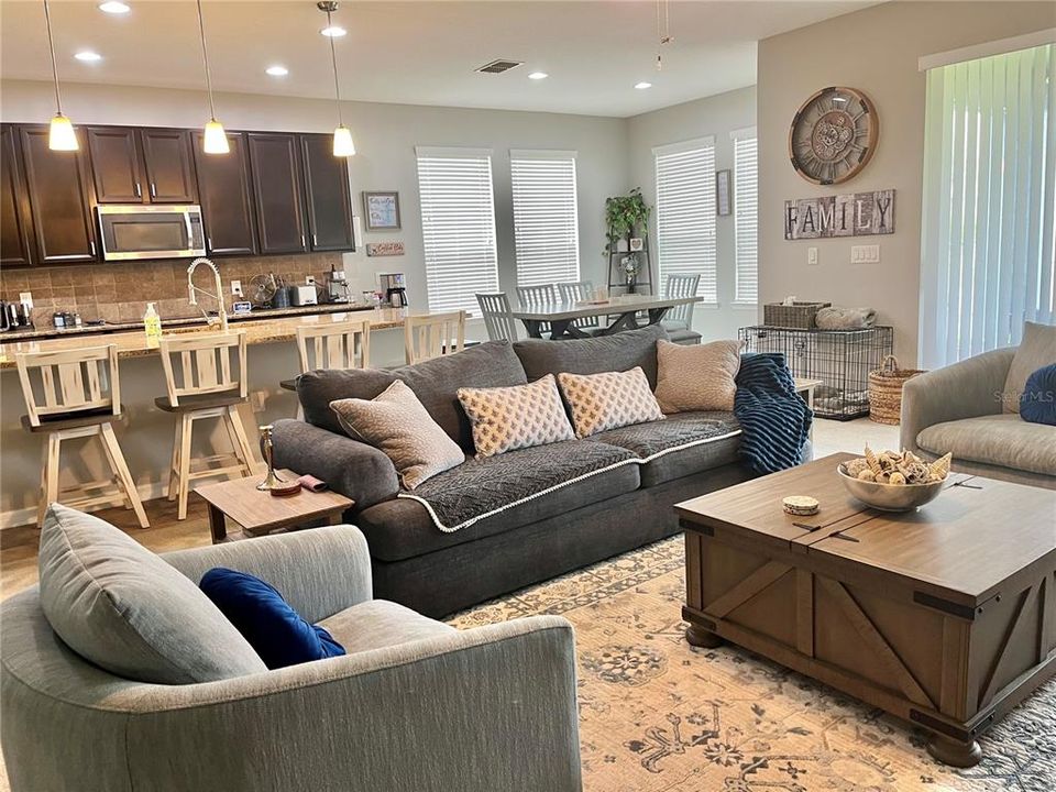En Venta: $579,900 (4 camas, 3 baños, 2890 Pies cuadrados)