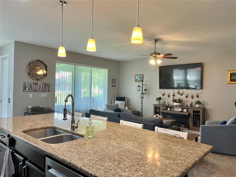 En Venta: $579,900 (4 camas, 3 baños, 2890 Pies cuadrados)