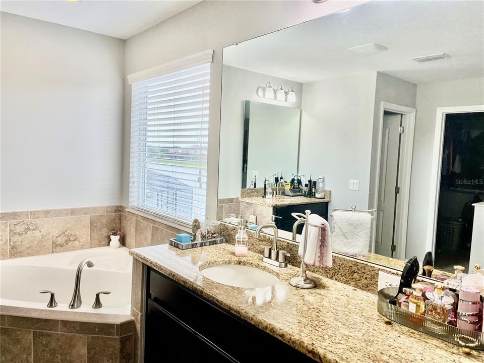En Venta: $579,900 (4 camas, 3 baños, 2890 Pies cuadrados)