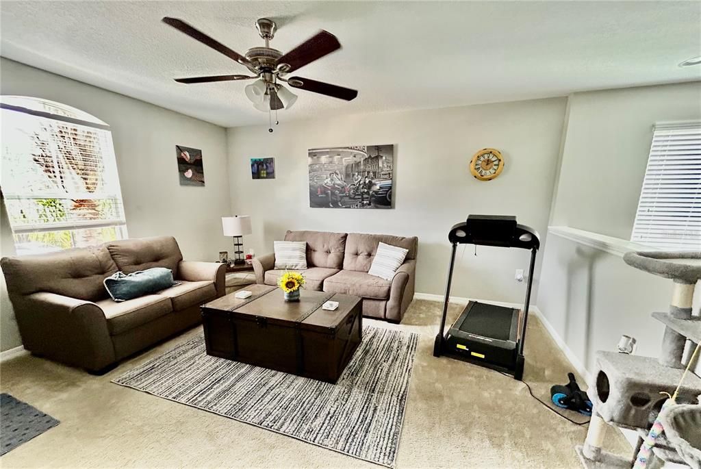 En Venta: $579,900 (4 camas, 3 baños, 2890 Pies cuadrados)
