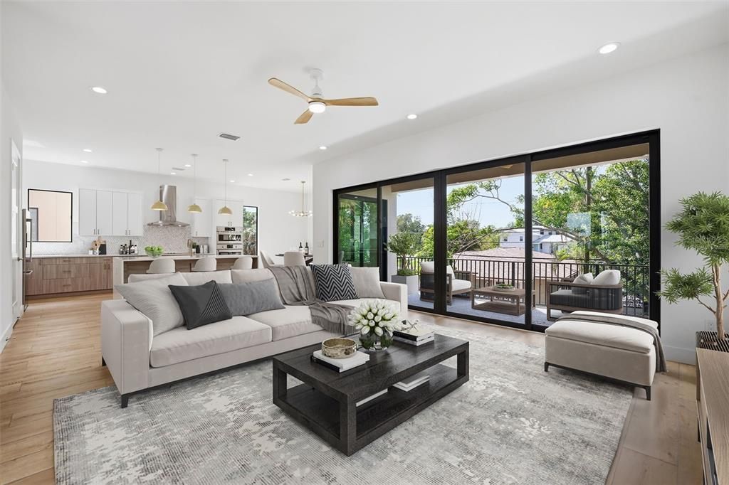 Activo con contrato: $999,000 (4 camas, 3 baños, 3005 Pies cuadrados)