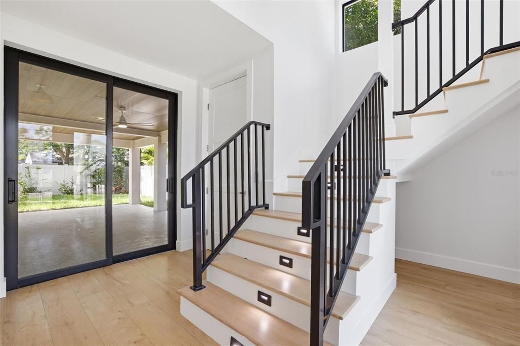 Activo con contrato: $999,000 (4 camas, 3 baños, 3005 Pies cuadrados)