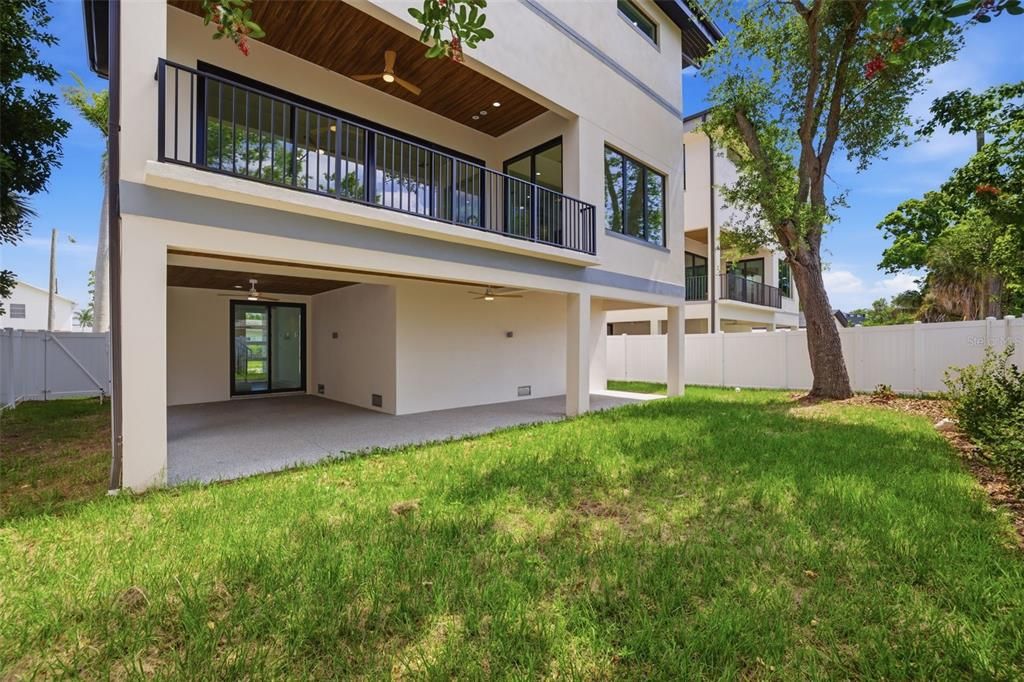 Activo con contrato: $999,000 (4 camas, 3 baños, 3005 Pies cuadrados)