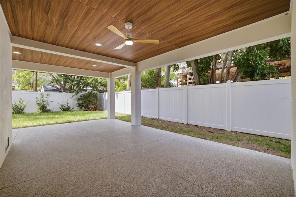 Activo con contrato: $999,000 (4 camas, 3 baños, 3005 Pies cuadrados)