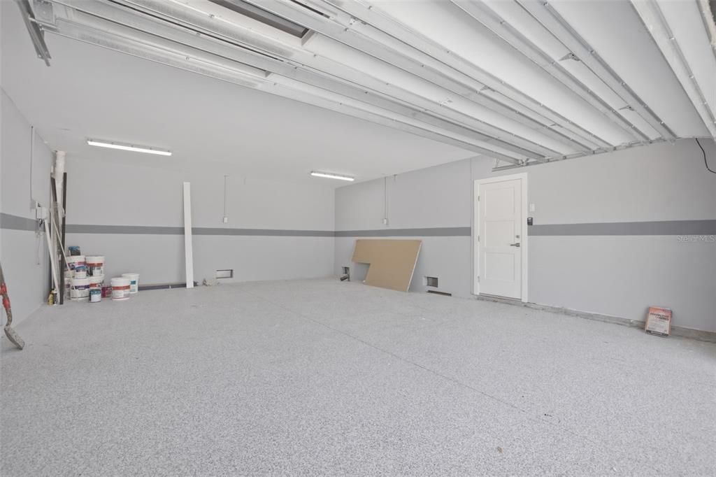Activo con contrato: $999,000 (4 camas, 3 baños, 3005 Pies cuadrados)