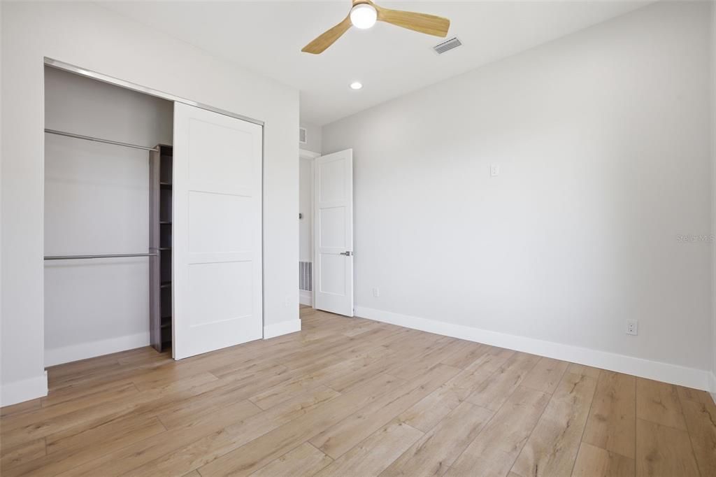Activo con contrato: $999,000 (4 camas, 3 baños, 3005 Pies cuadrados)