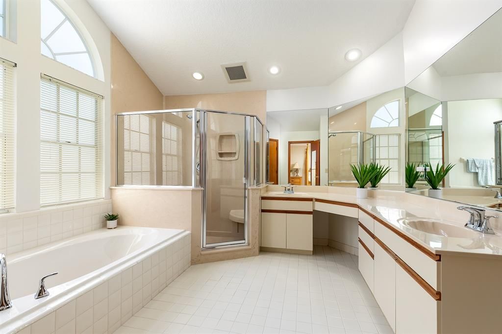 Active With Contract: $560,000 (4 beds, 2 baths, 2619 Square Feet)
