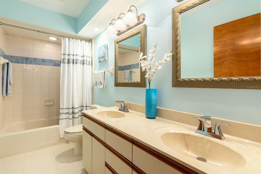 Active With Contract: $560,000 (4 beds, 2 baths, 2619 Square Feet)