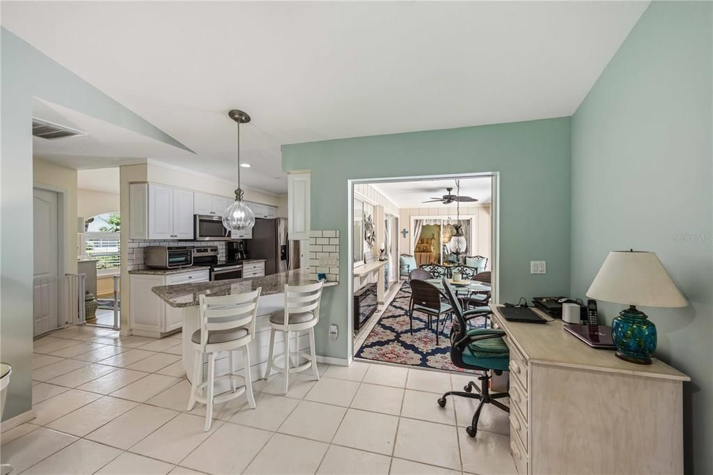 Под контрактом: $350,000 (2 спален, 2 ванн, 1567 Квадратных фут)