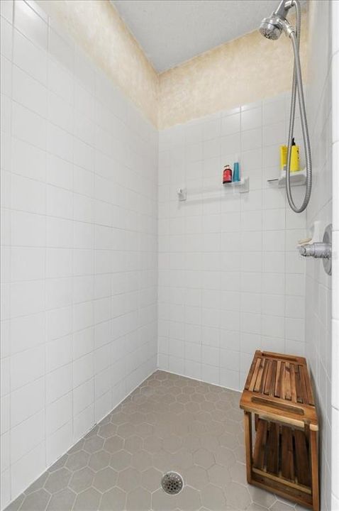 Activo con contrato: $379,900 (3 camas, 2 baños, 2229 Pies cuadrados)
