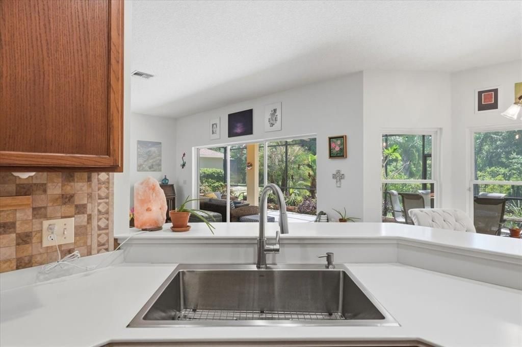 Activo con contrato: $379,900 (3 camas, 2 baños, 2229 Pies cuadrados)