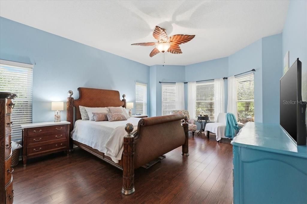 Activo con contrato: $379,900 (3 camas, 2 baños, 2229 Pies cuadrados)