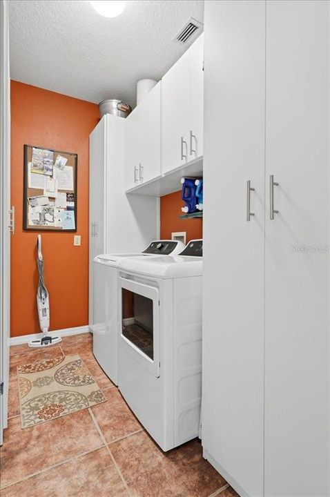 Activo con contrato: $379,900 (3 camas, 2 baños, 2229 Pies cuadrados)