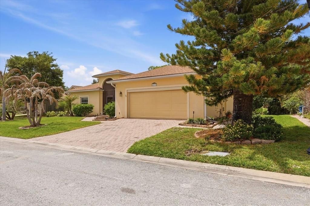 Activo con contrato: $379,900 (3 camas, 2 baños, 2229 Pies cuadrados)