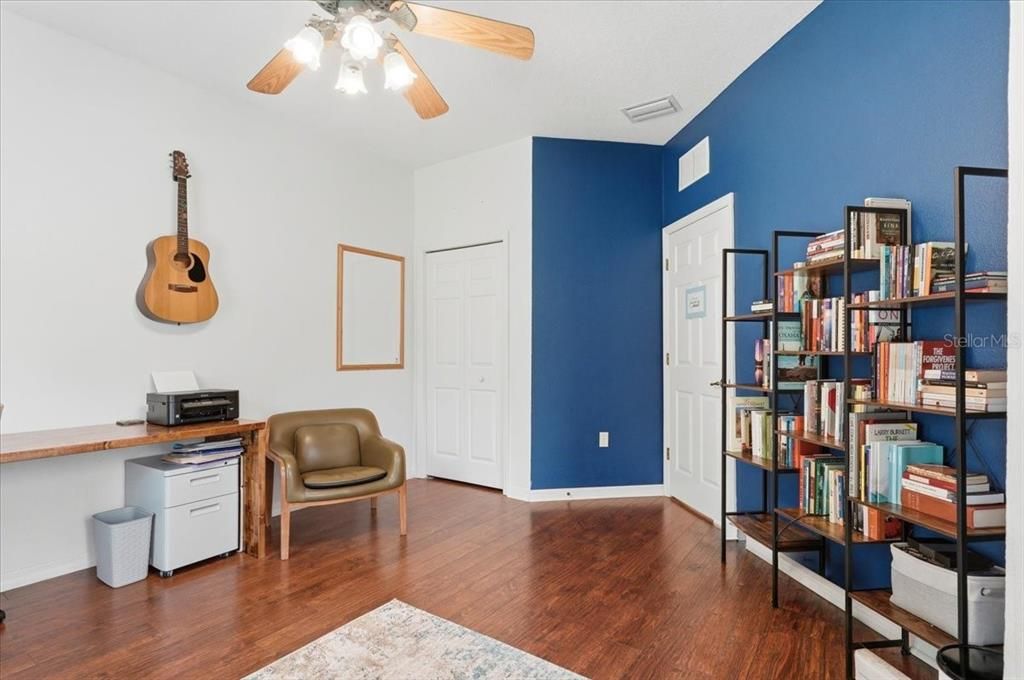 Activo con contrato: $379,900 (3 camas, 2 baños, 2229 Pies cuadrados)