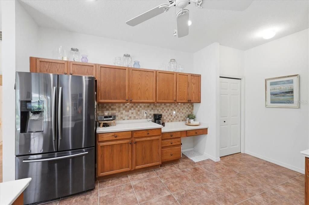 Activo con contrato: $379,900 (3 camas, 2 baños, 2229 Pies cuadrados)