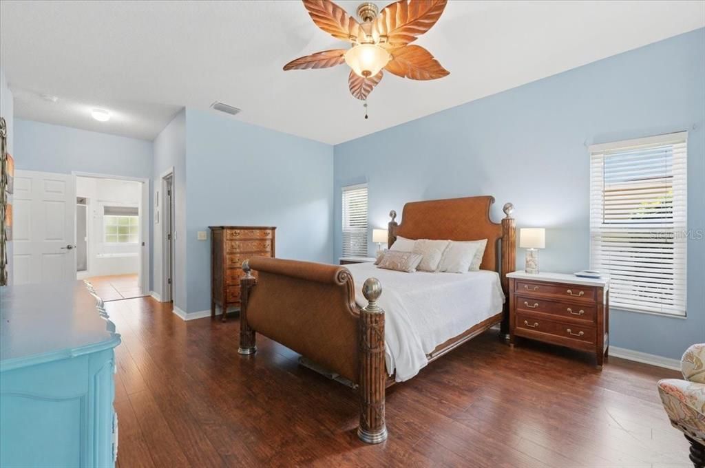 Activo con contrato: $379,900 (3 camas, 2 baños, 2229 Pies cuadrados)