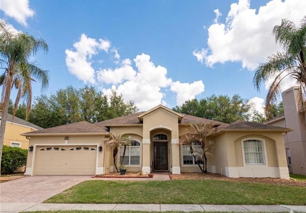 Recently Sold: $425,000 (3 beds, 2 baths, 2468 Square Feet)