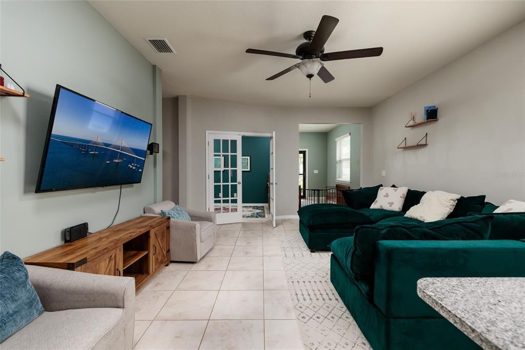 Activo con contrato: $349,000 (3 camas, 2 baños, 1560 Pies cuadrados)