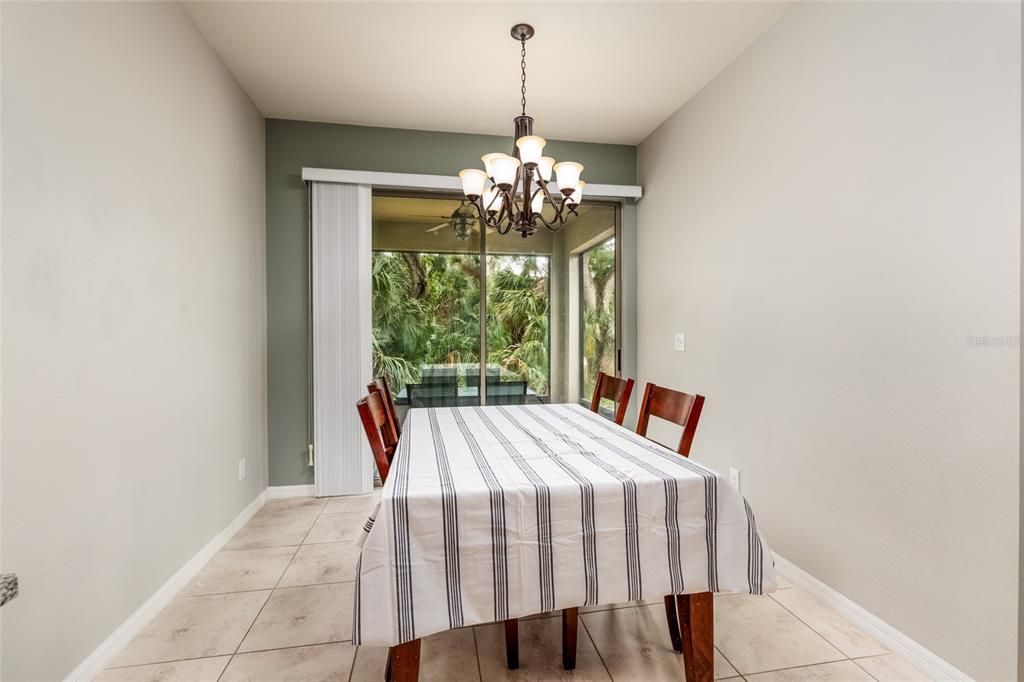 Activo con contrato: $349,000 (3 camas, 2 baños, 1560 Pies cuadrados)
