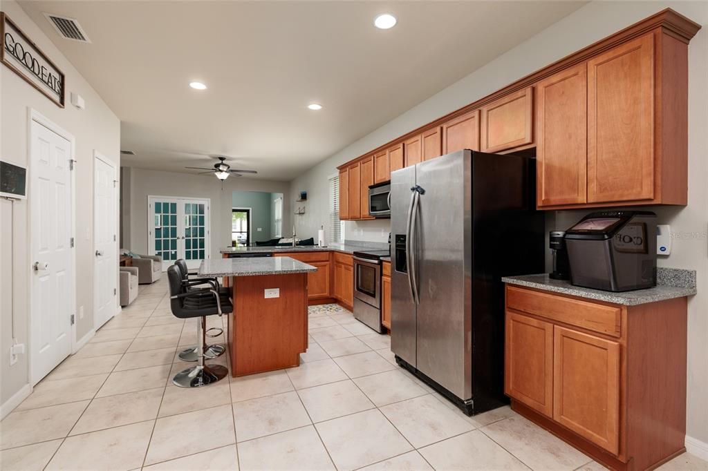 Activo con contrato: $349,000 (3 camas, 2 baños, 1560 Pies cuadrados)