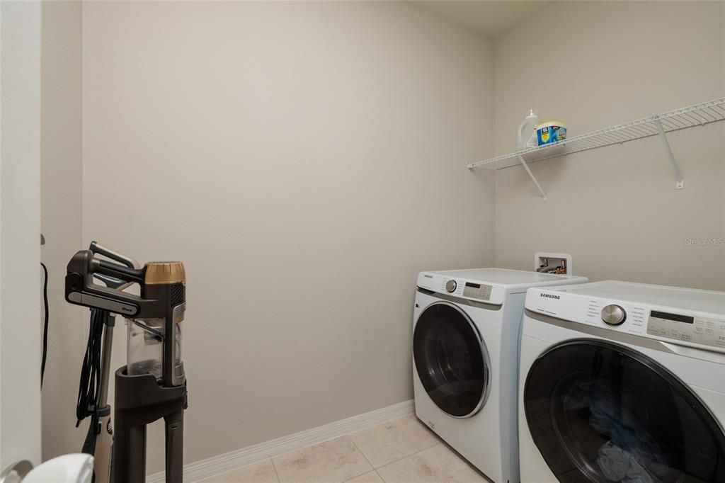 Activo con contrato: $349,000 (3 camas, 2 baños, 1560 Pies cuadrados)