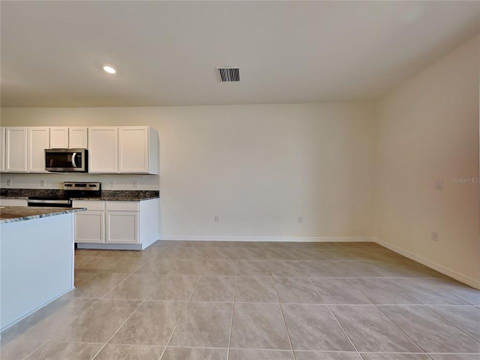 For Rent: $2,150 (3 beds, 2 baths, 1673 Square Feet)