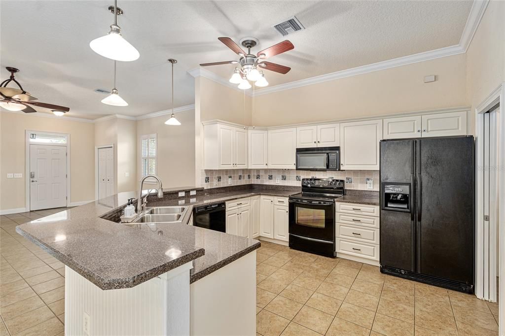 Active With Contract: $345,000 (3 beds, 2 baths, 1664 Square Feet)