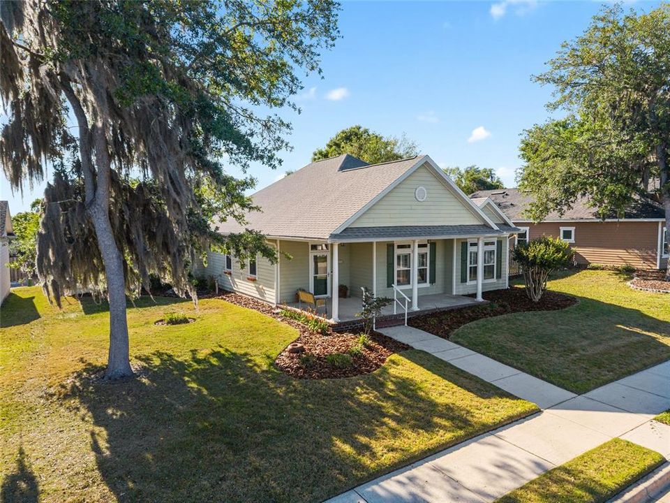 Active With Contract: $345,000 (3 beds, 2 baths, 1664 Square Feet)