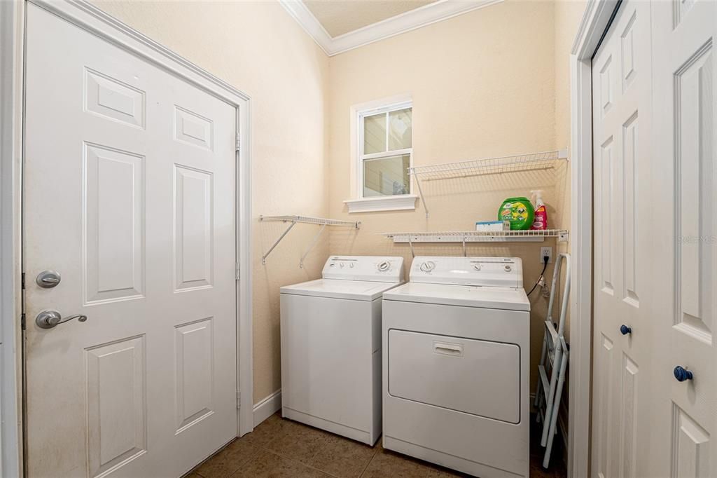 Active With Contract: $345,000 (3 beds, 2 baths, 1664 Square Feet)