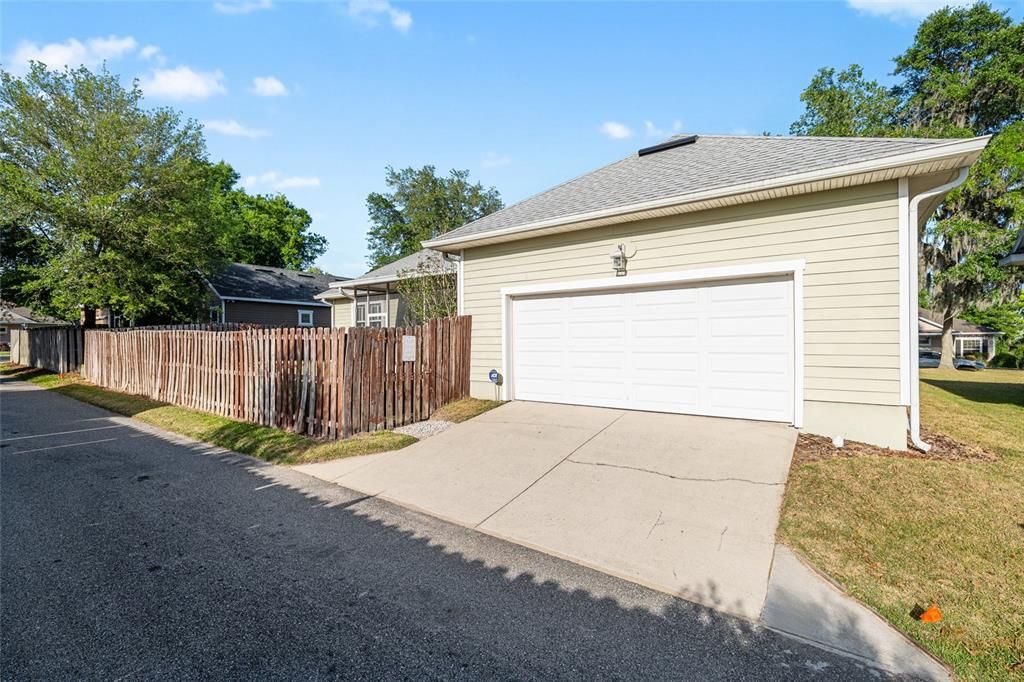 Active With Contract: $345,000 (3 beds, 2 baths, 1664 Square Feet)