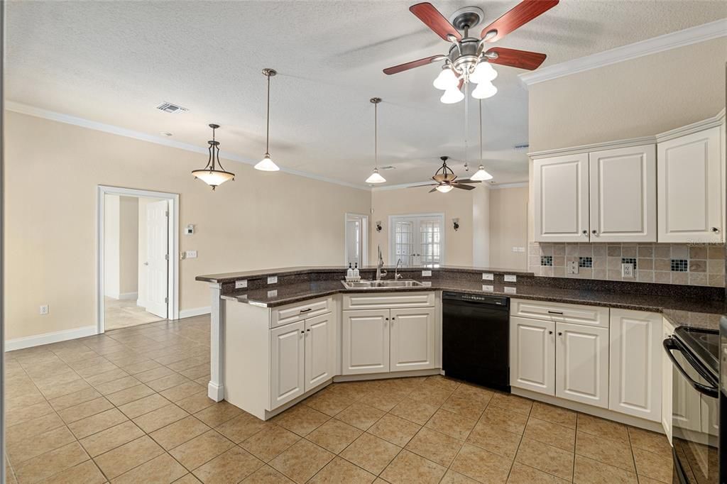 Active With Contract: $345,000 (3 beds, 2 baths, 1664 Square Feet)
