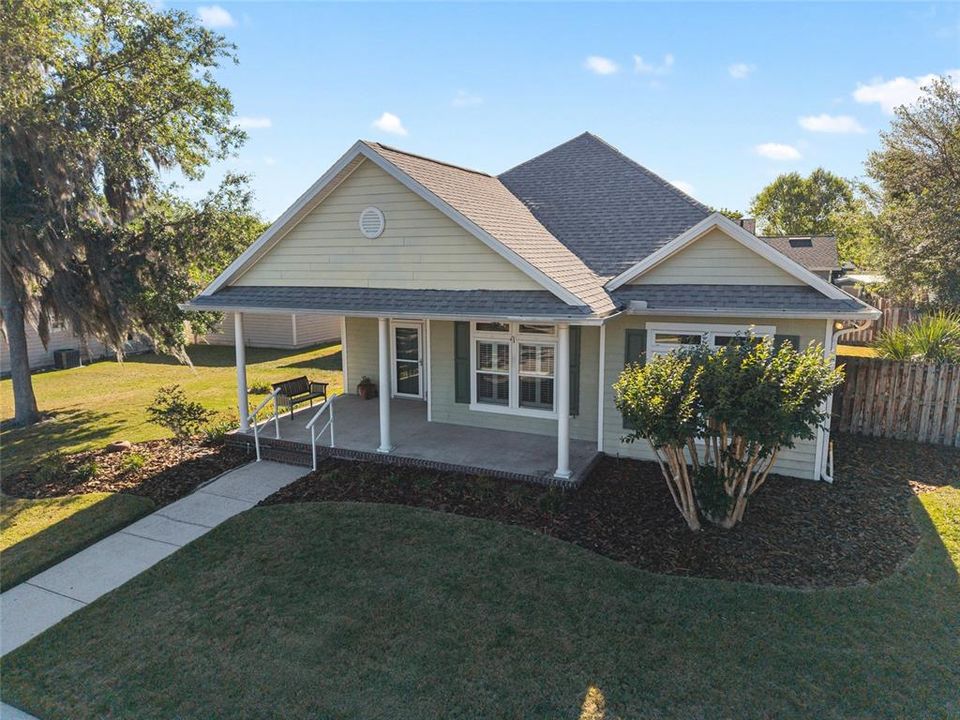 Active With Contract: $345,000 (3 beds, 2 baths, 1664 Square Feet)