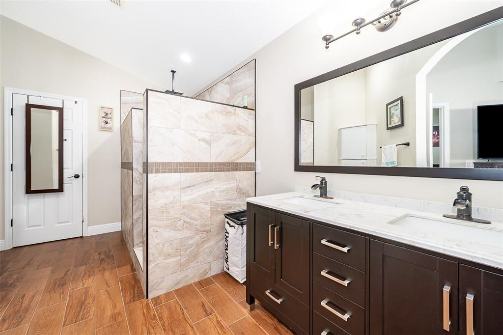 Activo con contrato: $379,900 (3 camas, 2 baños, 1664 Pies cuadrados)